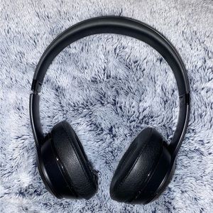 Beats Wireless Headphones in Matte black. All wires and travel case included.